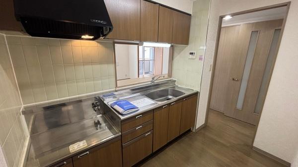 キッチン　写真は同タイプの別のお部屋のものです。