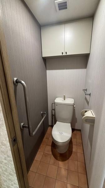 トイレ　写真は同タイプの別のお部屋のものです。