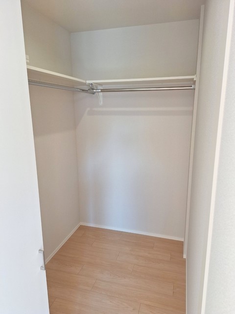 収納　★５.８帖洋室のウォークインクローゼット★