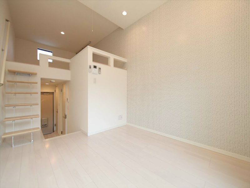 居室・リビング　洋室6.2帖　ロフト5.6帖（収納にも寝室にも使えます）