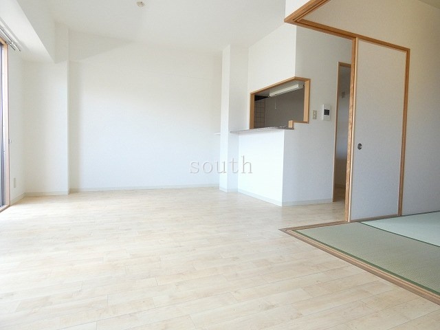 居室・リビング　洗練された清潔感漂う清楚な仕上がり