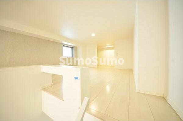 その他部屋・スペース　開放的な寝室です