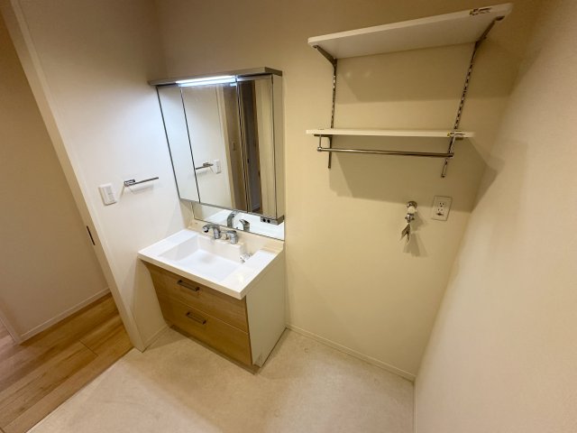 洗面設備　洗髪洗面化粧台付き♪