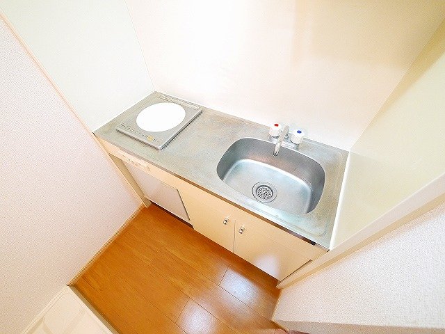 キッチン　コンパクトなキッチンで掃除もラクラク