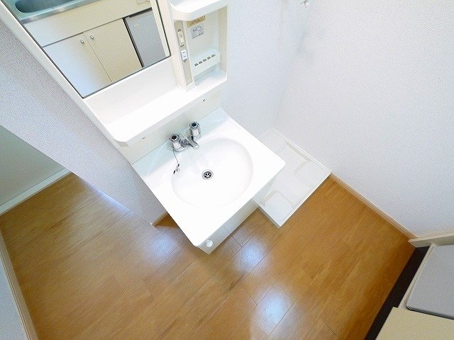 洗面設備　独立洗面台で身支度をすべて済ませてしまいましょう