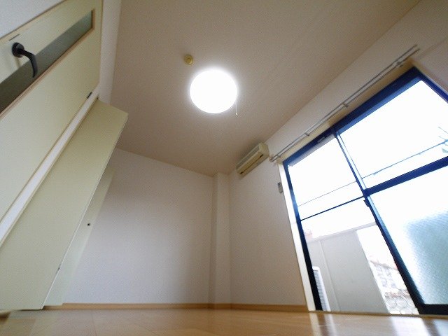 居室・リビング　こちらのリビングで趣味の時間をお楽しみください