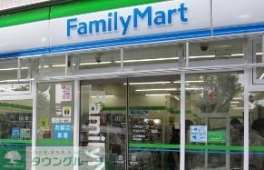 コンビニ　ファミリーマート初台駅北口店（コンビニ）まで650m