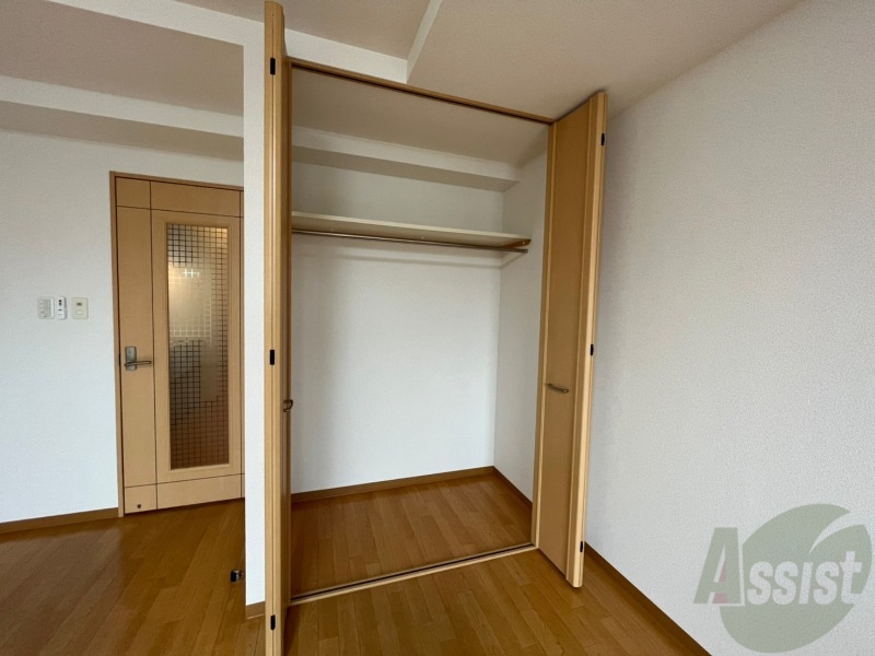 収納　クローゼットは奥行きもあり、荷物が多い方でも安心です。