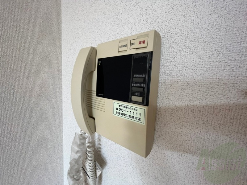 セキュリティ　ＴＶモニター付インターホンです。来客者の顔が見えるので安心！