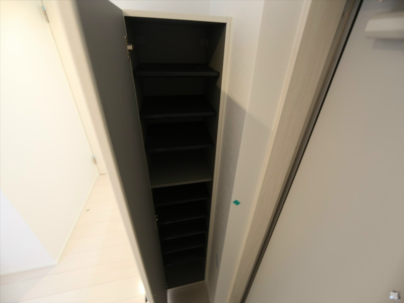 玄関　玄関　シューズボックス付（収納充実してます）