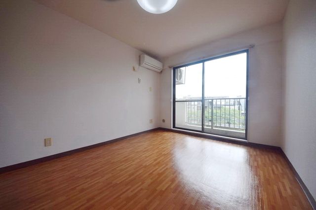 居室・リビング　★日当たりの良い洋室★