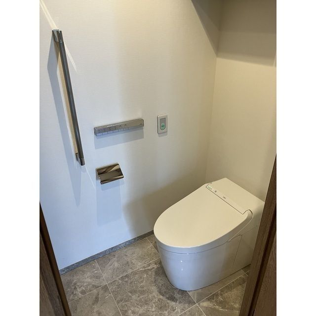 トイレ　★タンクレス温水洗浄便座★