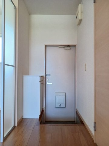 玄関　収納もある玄関です