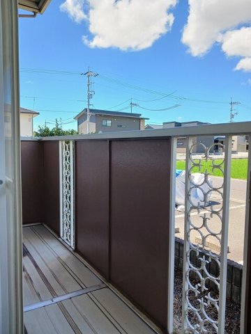 バルコニー　外からの目が気にならないバルコニーで洗濯物が干せます