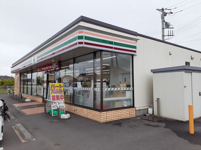コンビニ　セブンイレブン（コンビニ）まで550m