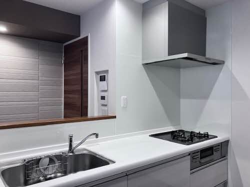 キッチン　３口ガスコンロ付きシステムキッチンで料理も捗ります♪