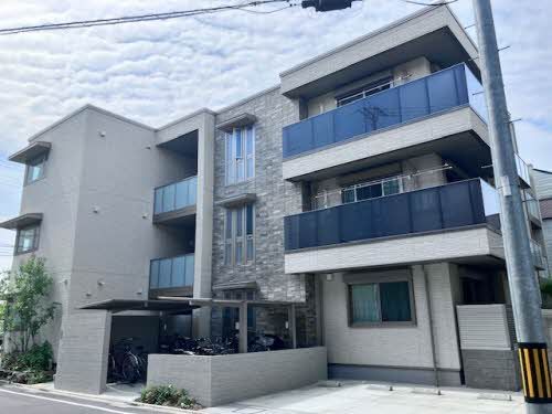 建物外観　積水ハウス施工・重量鉄骨造３階建て