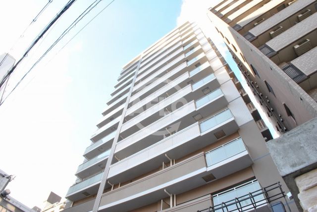 建物外観　フォーチュン心斎橋イースト　スタイリッシュな外観