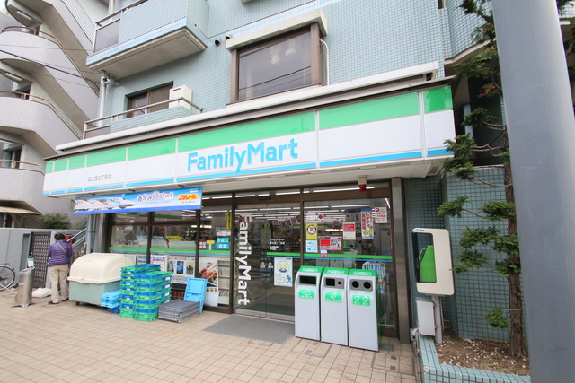 コンビニ　ファミリーマート国立西二丁目店（コンビニ）まで1m