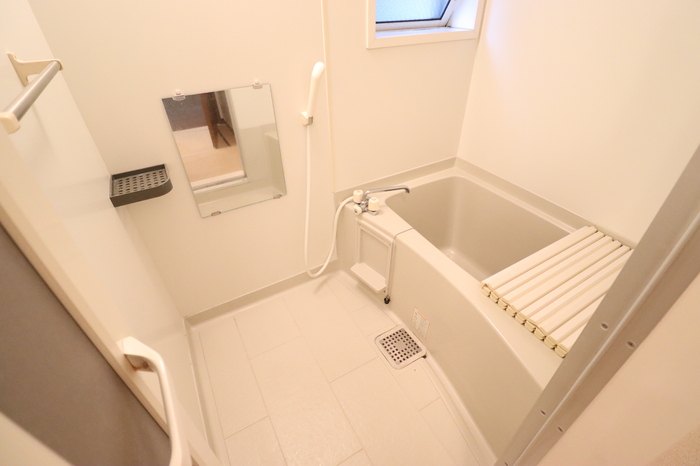 バス・シャワールーム　落ち着いた空間のお風呂です