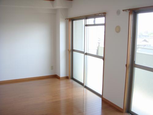 居室・リビング　広々リビングです