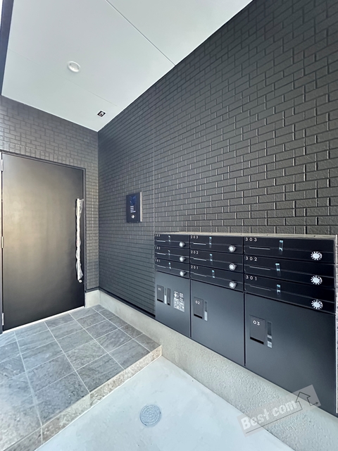 エントランス　オートロック付きで部外者シャットアウト♪