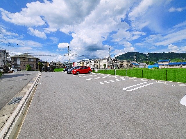 駐車場　駐車場に車を止められます