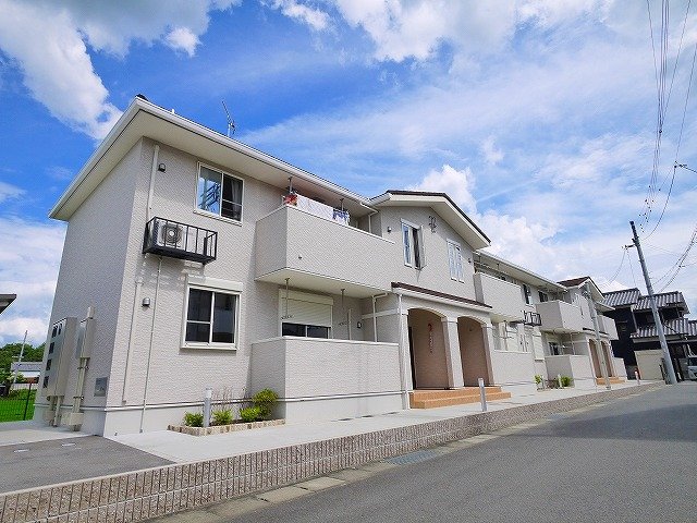 建物外観　落ち着いた雰囲気の外観です