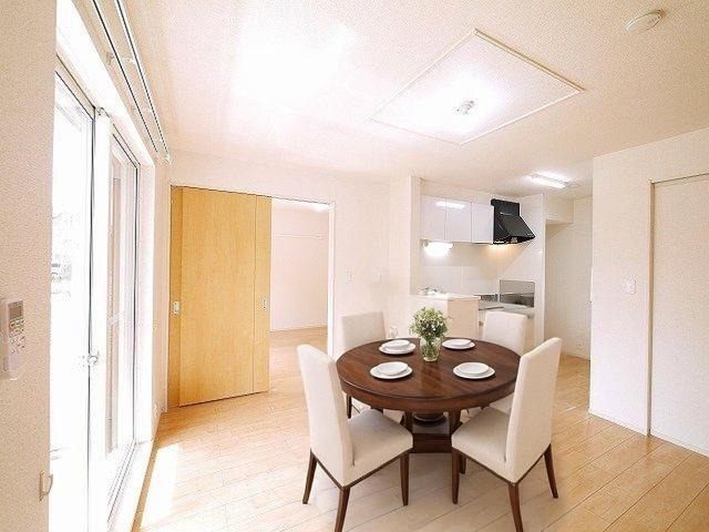 居室・リビング　CGで家具等を配置したもので家具等は含まれません