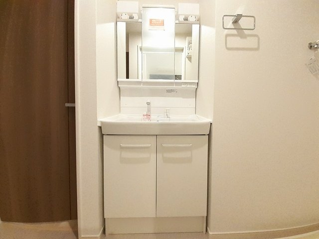 洗面設備　脱衣スペースもあります