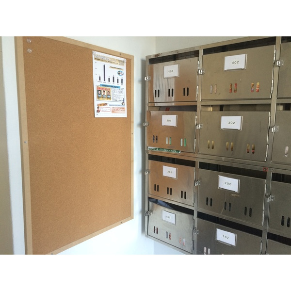 エントランス　集合ポスト・掲示板