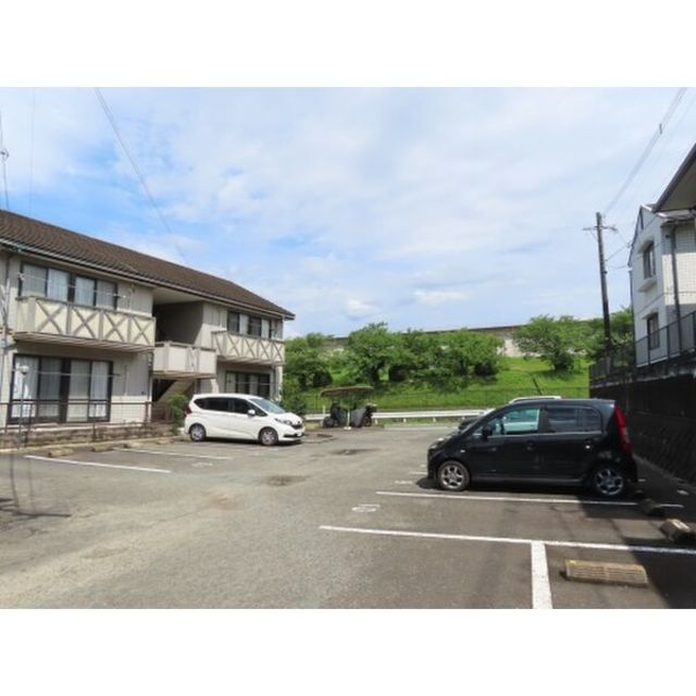 その他　【エントランス（外）】別系統のお部屋になります。現状を優先し