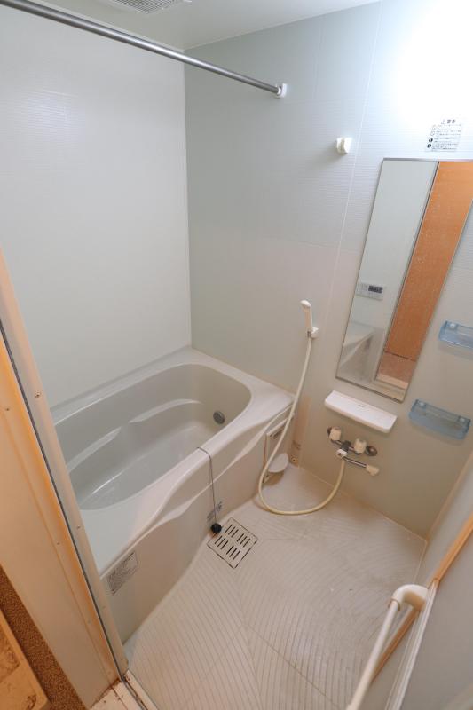 バス・シャワールーム　浴室換気乾燥機、追い焚き機能付バス