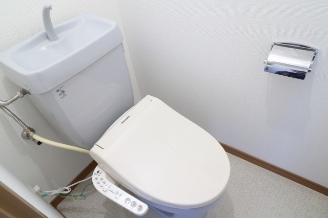 トイレ　温水洗浄便座付き