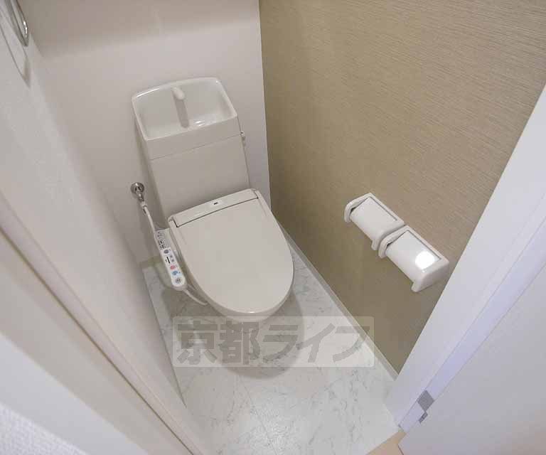 トイレ　ウォシュレット付きです。