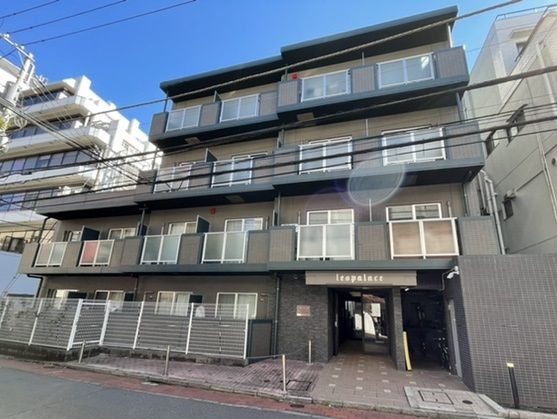 建物外観　鉄筋コンクリート造・総戸数は30戸です。