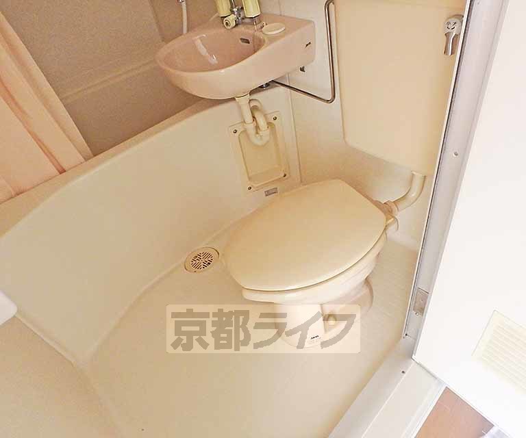 トイレ　トイレです。ユニットバスです。