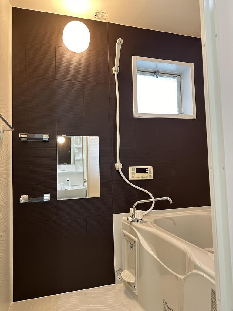 バス・シャワールーム　ユニットバス新品交換済み