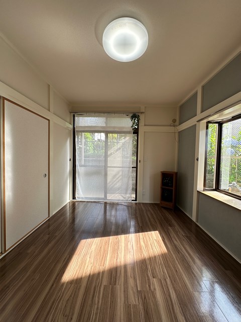 居室・リビング　南西向き洋室6帖☆テラスに繋がる角部屋二面採光のお部屋です！