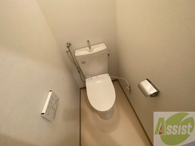 トイレ　こちらはトイレです。清潔感があり、安心して使用できます。