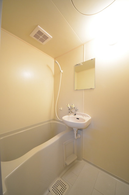 バス・シャワールーム　★ゆったりとしたバスルームで癒しのひと時を…★