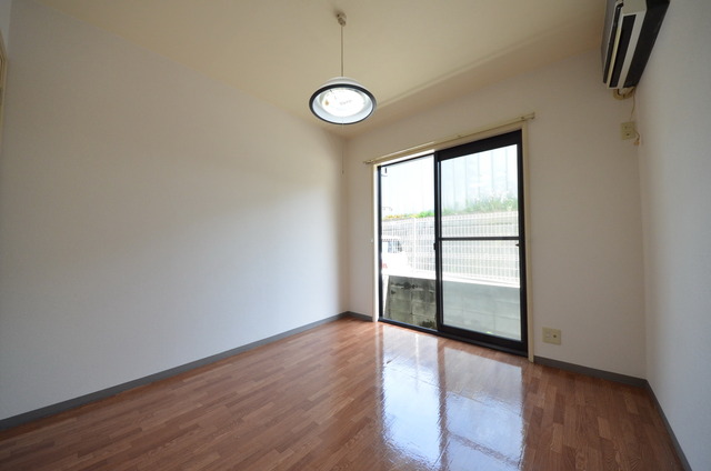 居室・リビング　★大きな窓が、お部屋を明るくしてくれます★