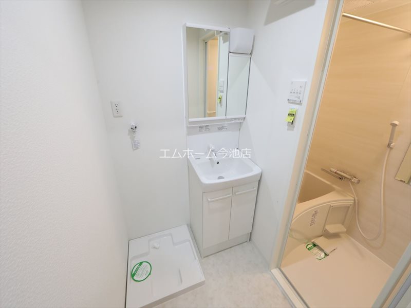 洗面設備　脱衣所　独立洗面台（シャンプードレッサー付）