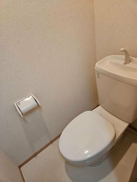 トイレ　同棟別室?