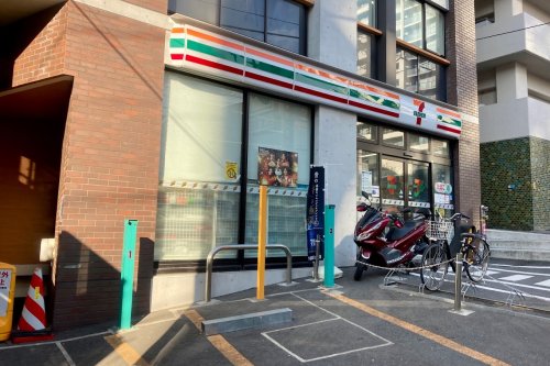 コンビニ　セブンイレブン 市谷柳町店（コンビニ）まで191m