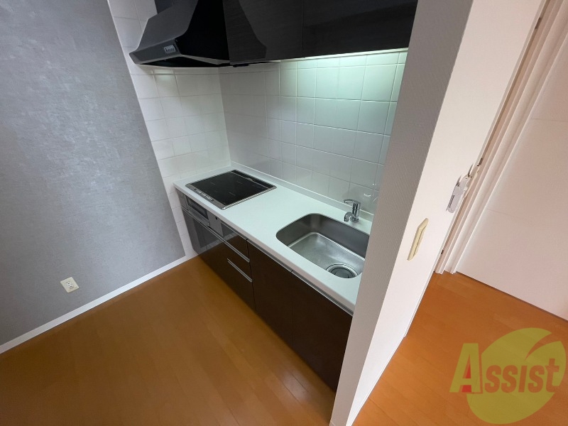 キッチン　ＩＨシステムキッチンです。お手入れも楽々ですね。