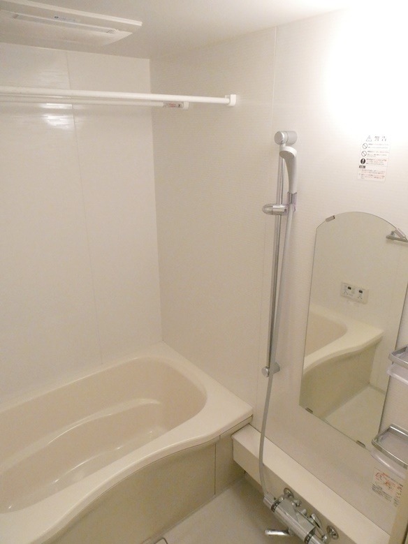 バス・シャワールーム　追い焚き・浴室乾燥機能付きのバスルーム！