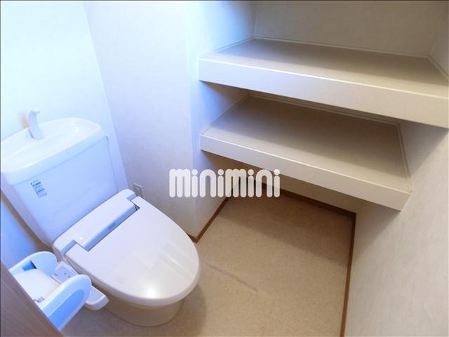 トイレ　温水洗浄機能付きのトイレです。