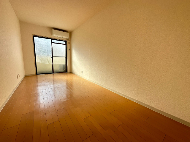 居室・リビング　同棟別部屋