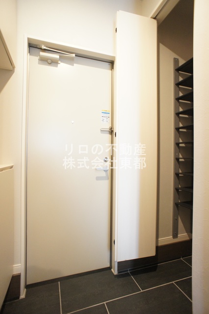 玄関　玄関スペース広めなのでゆったりとお出掛け準備できます♪